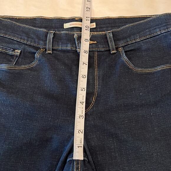 Levi’s Bermuda Short Size 28 - Picture 4 of 16